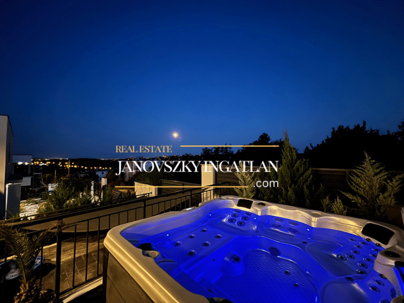 PANORÁMÁS, MODERN, LUXUS IKERHÁZ NAPELEMMEL